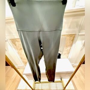 NWT Lululemon 25" align leggings. Size 2